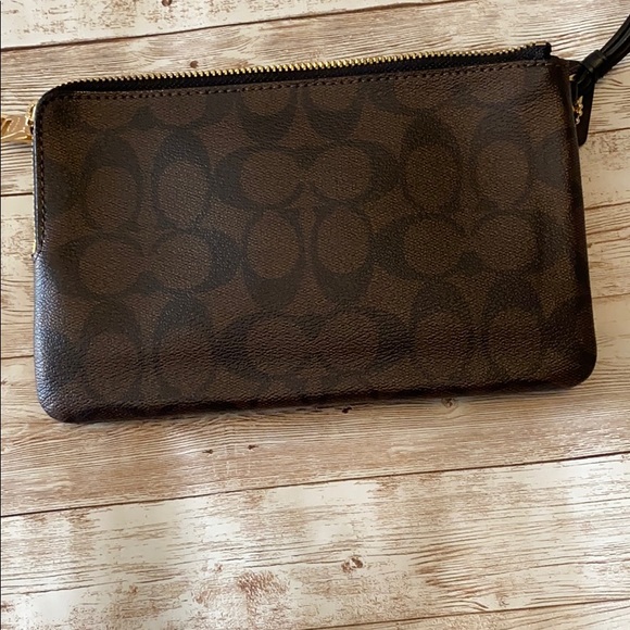 HP | Coach wristlet - Picture 4 of 6